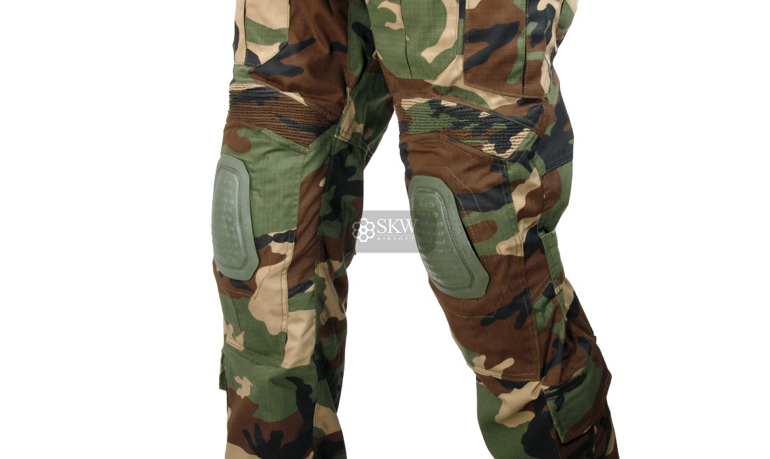 DELTA TACTICS COMBAT UNIFORM WOODLAND